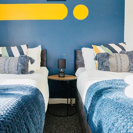 Comfy 3 Bed House By Airport, Perfect For Groups & Families Prázdninový dům