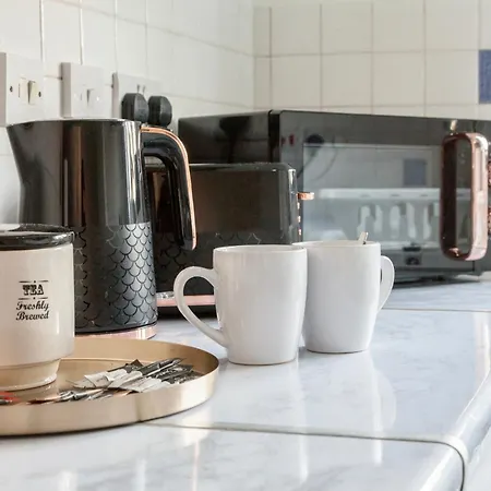 Comfy 3 Bed House By Airport, Perfect For Groups & Families Prázdninový dům Manchester