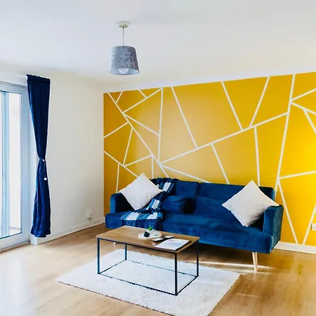 Comfy 3 Bed House By Airport, Perfect For Groups & Families Manchester