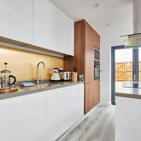 5-bed House - Perfect For Groups & Families Apartment *