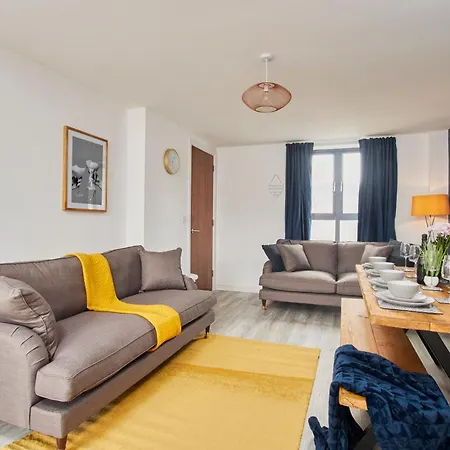 5-bed House - Perfect For Groups & Families * Манчестер