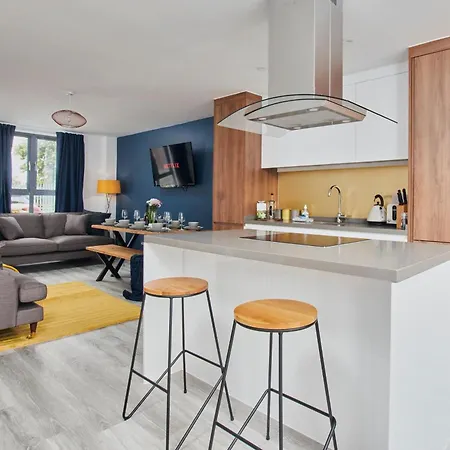 5-bed House - Perfect For Groups & Families Semesterbostad