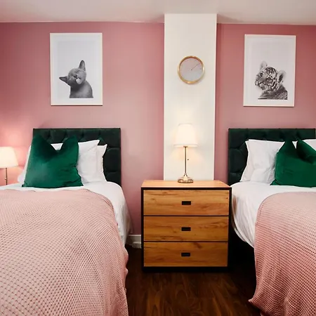 Apartment Lovely 3br House - Free Parking - Long Welcome!