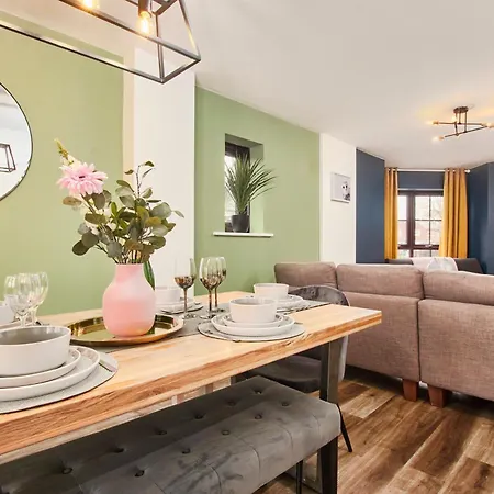 Lovely 3br House - Free Parking - Long Welcome! Apartment Manchester