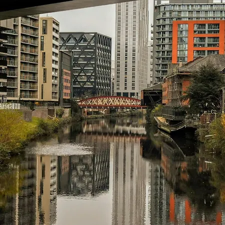 Modern Townhouse Near Coop Live Etihad