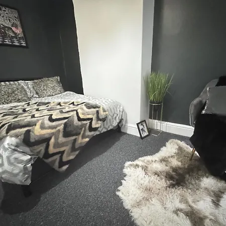 Prázdninový dům - House - Sleeps 6 - Parking - Garden Manchester