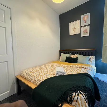 - House - Sleeps 6 - Parking - Garden Hébergement de vacances