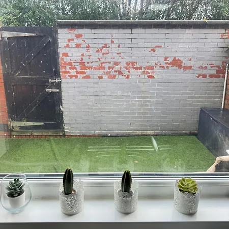 - House - Sleeps 6 - Parking - Garden