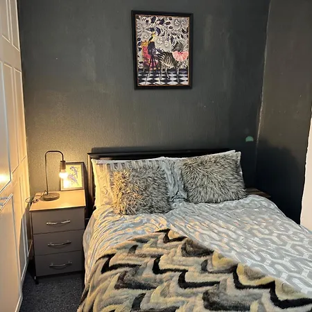 Hébergement de vacances - House - Sleeps 6 - Parking - Garden Manchester