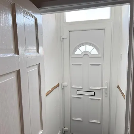 - House - Sleeps 6 - Parking - Garden *