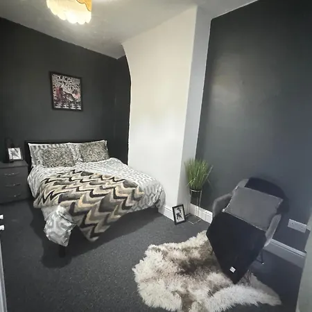 - House - Sleeps 6 - Parking - Garden *