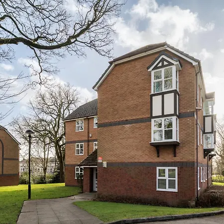 Cozy 2 Bed - Ideal For Long Stays, Relocators & Contractors - Free Parking - Sleeps 2 - By Old Trafford & Salford Apartment Manchester