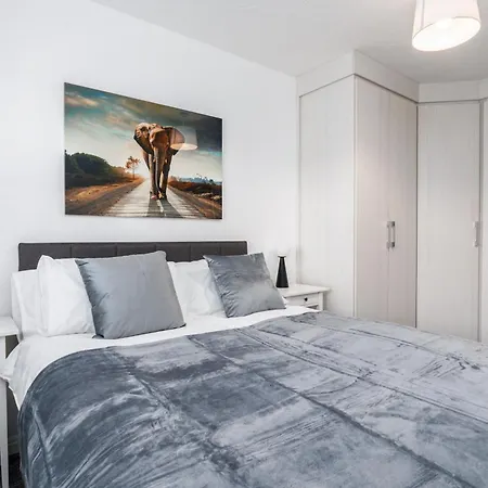 Apartment Cozy 2 Bed - Ideal For Long Stays, Relocators & Contractors - Free Parking - Sleeps 2 - By Old Trafford & Salford Manchester