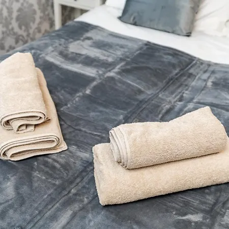 Apartment Cozy 2 Bed - Unlimited Wi-fi - Free Parking - Sleeps 6 - By Old Trafford Manchester