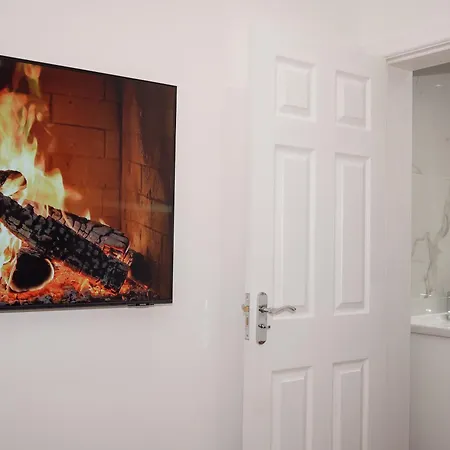 Citycharmms- Entire Near Etihad Stadium בית נופש *