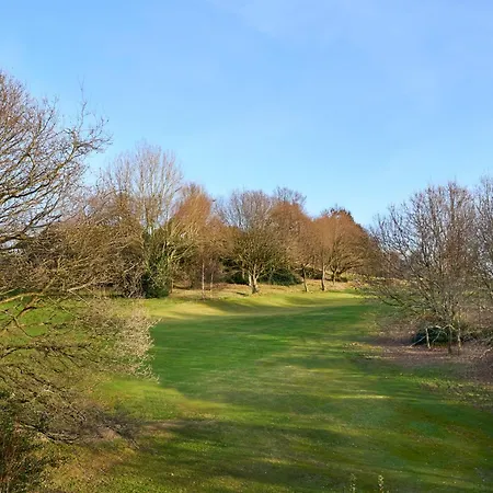 Relaxing With Basement Workspace & Golf Course View Feriehus