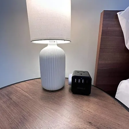2br-sleeps4-freeparking-wifi-smarttvs Apartment