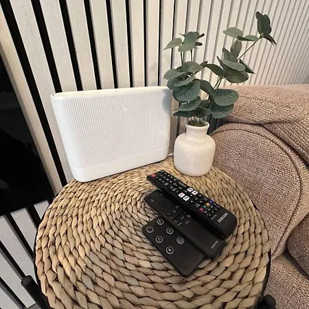 2br-sleeps4-freeparking-wifi-smarttvs Apartment Manchester