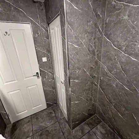 Apartment 2br-sleeps4-freeparking-wifi-smarttvs Manchester