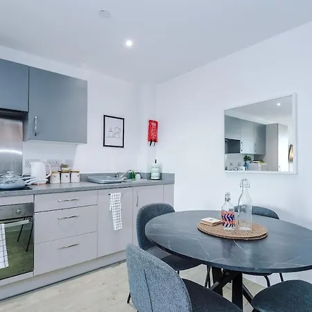 Sleeps 6, Stunning 2bed With Dart Board & Amazing Views * Manchester