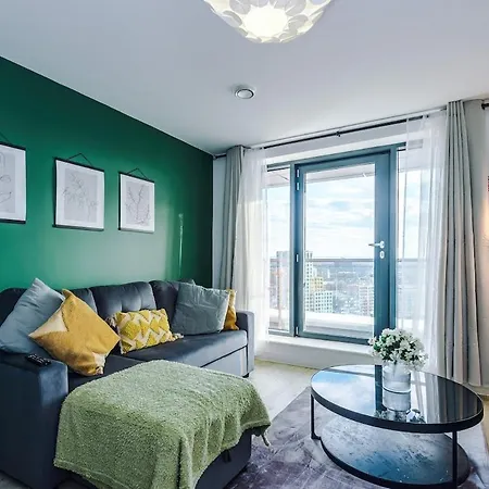Sleeps 6, Stunning 2bed With Dart Board & Amazing Views * Manchester