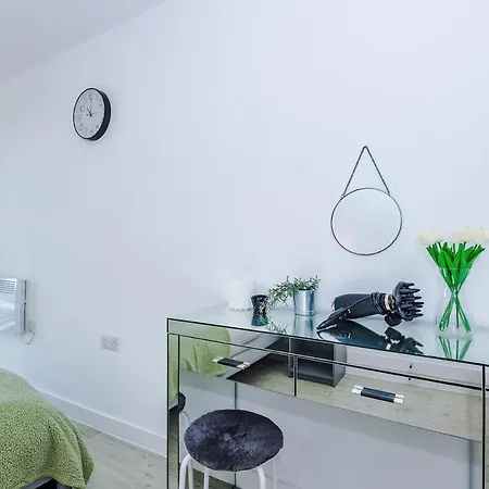 Apartment Sleeps 6, Stunning 2bed With Dart Board & Amazing Views