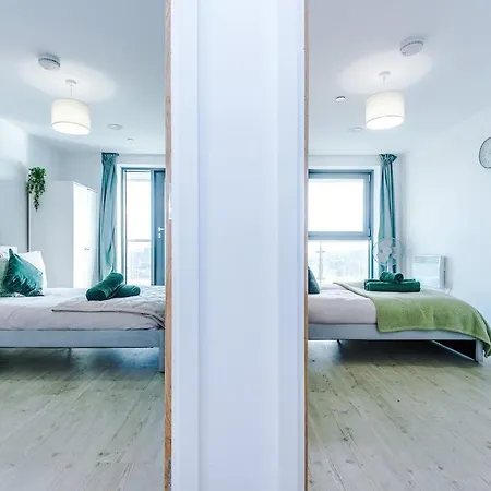 Apartment Sleeps 6, Stunning 2bed With Dart Board & Amazing Views Manchester