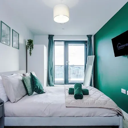 Sleeps 6, Stunning 2bed With Dart Board & Amazing Views Apartment