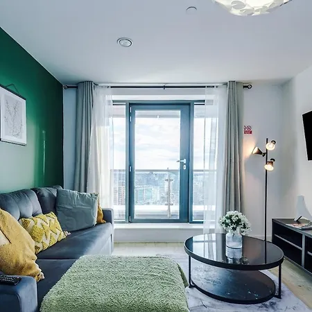 Sleeps 6, Stunning 2bed With Dart Board & Amazing Views Apartment Manchester