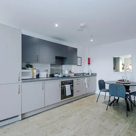 Sleeps 6, Stunning 2bed With Dart Board & Amazing Views Apartment