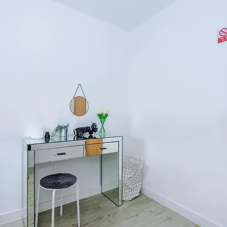 Apartment Sleeps 6, Stunning 2bed With Dart Board & Amazing Views Manchester