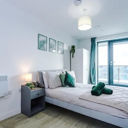 Sleeps 6, Stunning 2bed With Dart Board & Amazing Views *