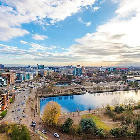 Sleeps 6, Stunning 2bed With Dart Board & Amazing Views Apartment *
