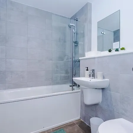 Sleeps 6, Stunning 2bed With Dart Board & Amazing Views Apartment Manchester