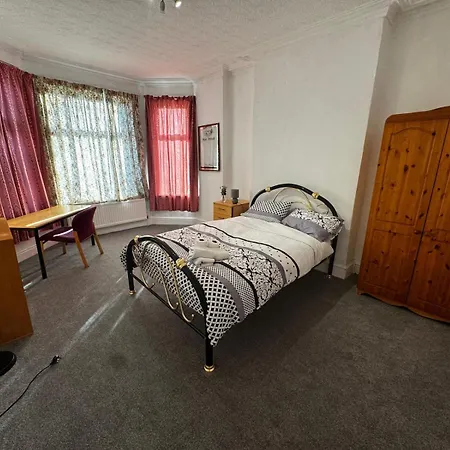 Guest house Double-bedroom In The Heart Of Salford Perfect For Short Manchester