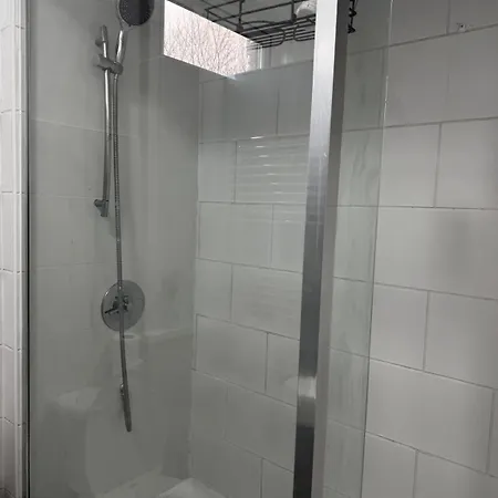 Double-bedroom In The Heart Of Salford Perfect For Short *