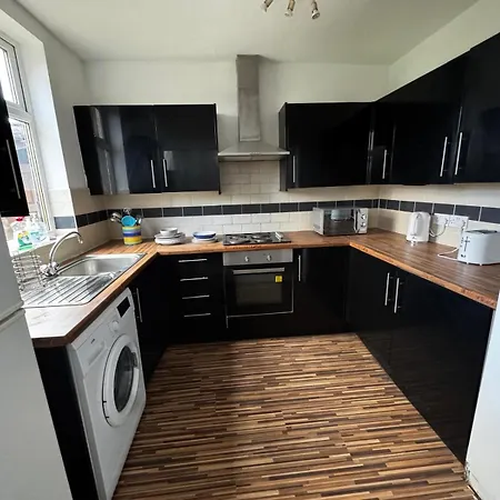 Double-bedroom In The Heart Of Salford Perfect For Short Guest house