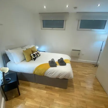2 Bed Large In Gayvillage Centre Apartment