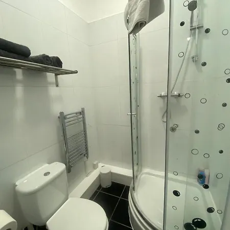 2 Bed Large In Gayvillage Centre شقة