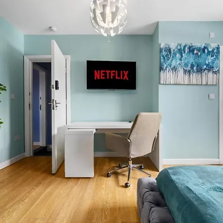 Mega Flat Near Centre And Etihad Stadium