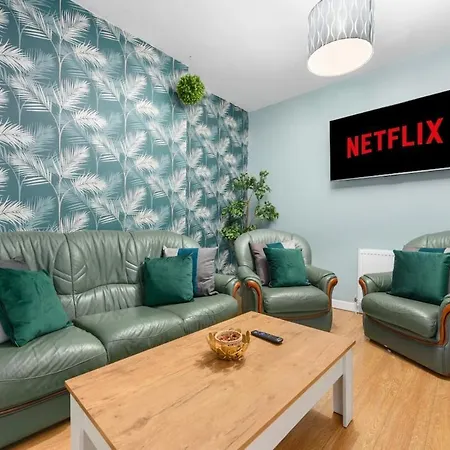 Mega Flat Near Centre And Etihad Stadium