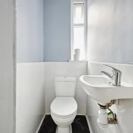 Mega Flat Near Centre And Etihad Stadium *