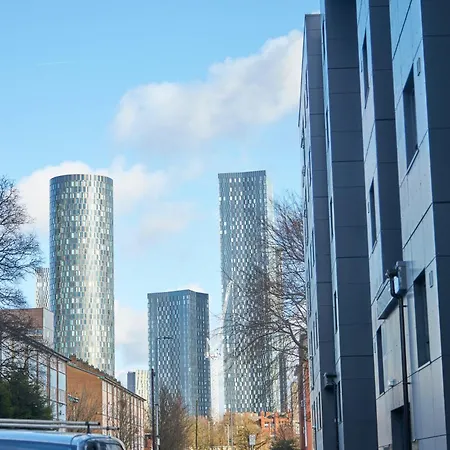 Deluxe And Cozy Two Bedroom With 1 Bathroom And Open Balcony *