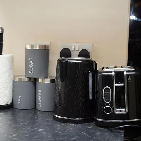 Deluxe And Cozy Two Bedroom With 1 Bathroom And Open Balcony *