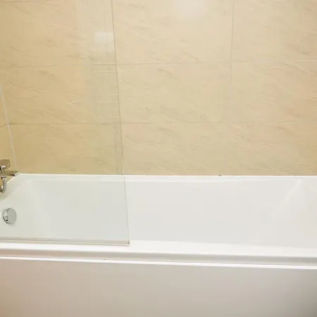 Deluxe And Cozy Two Bedroom With 1 Bathroom And Open Balcony *