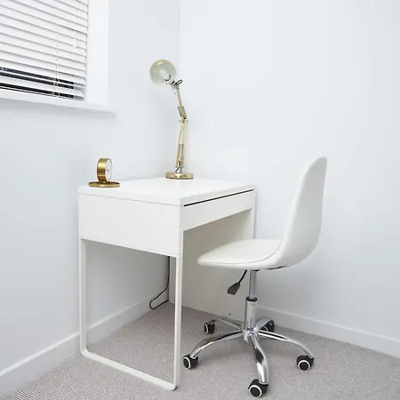 Luxury 2 Bedroom And Bathroom In With Balcony Apartment
