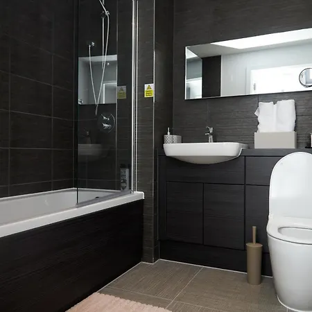 Apartment Luxury 2 Bedroom And Bathroom In With Balcony
