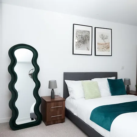 Luxury 2 Bedroom And Bathroom In With Balcony Апартаменты *