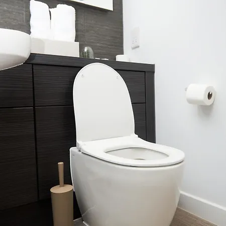 Luxury 2 Bedroom And Bathroom In With Balcony Apartman