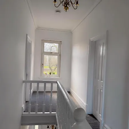 Double-bedroom In The Heart Of Salford Perfect For Short Guest house Manchester
